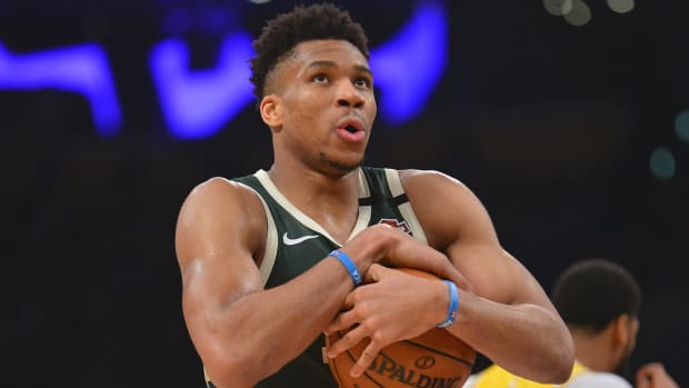 GIANNIS THUMB